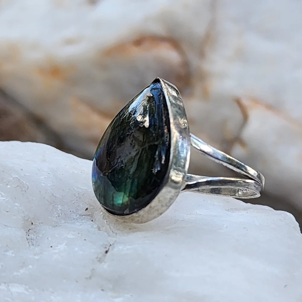 Genuine Labradorite Raw Cristal White Rhodium/925 Silver Ring